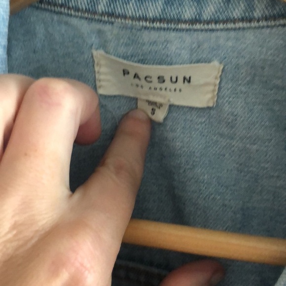 PAC SUN | Distressed light blue jean jacket - Picture 4 of 9